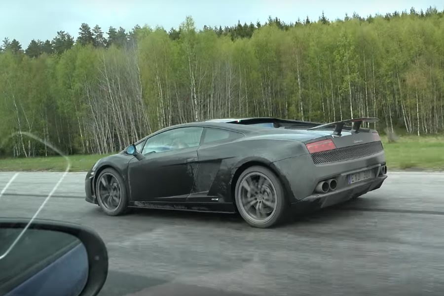 VW Golf R 3.6 Bi-Turbo «τσαγιάζει» Lamborghini Gallardo