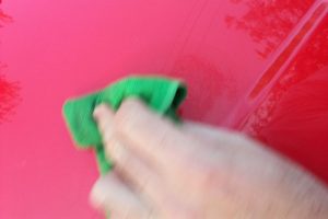 Αφαίρεση ρετσινιού από το αυτοκίνητο