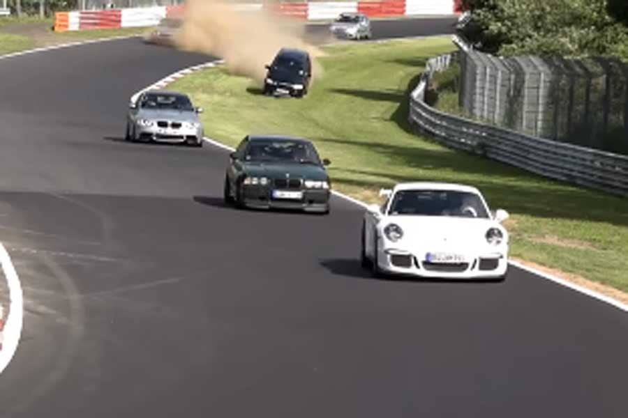 Κόβοντας δρόμο στο Nurburgring (+video)