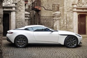 Με τον 4λιτρο twin-turbo V8 της AMG η Aston Martin DB11