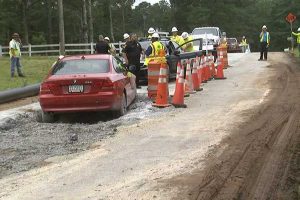 Της έκαναν δώρο BMW και την πάρκαρε σε… φρέσκο τσιμέντο
