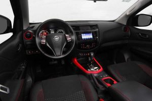 Το Nissan Navara παίζει φουλ επίθεση
