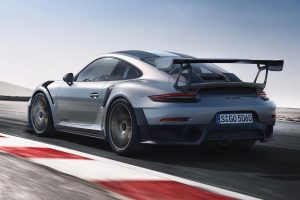Νέα κορυφαία Porsche 911 GT2 RS με 700 άλογα! (+video)