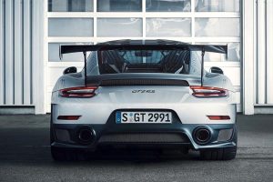Νέα κορυφαία Porsche 911 GT2 RS με 700 άλογα! (+video)