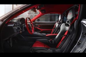 Νέα κορυφαία Porsche 911 GT2 RS με 700 άλογα! (+video)