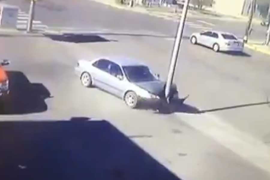 Honda τα βάζει με κολόνα και συνεχίζει ακάθεκτο… (+video)