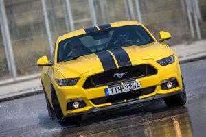 Στα όρια με Ford Focus RS και Mustang V8