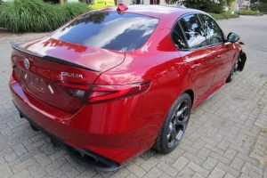 H Alfa Romeo Giulia Quadrifoglio και τρακαρισμένη αξίζει πολλά