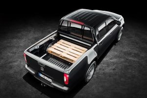Mercedes X-Class pickup για τα αλώνια και τα σαλόνια