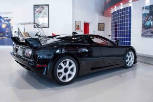 Κάποιος ας πάρει τη σπάνια αυτή Bugatti EB110 SS