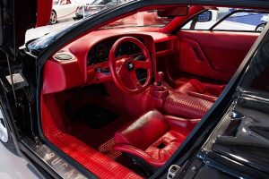 Κάποιος ας πάρει τη σπάνια αυτή Bugatti EB110 SS