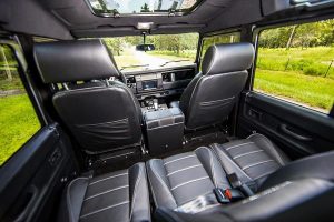 Χειροποίητο Land Rover Defender με V8 μοτέρ 320 ίππων από Chevrolet