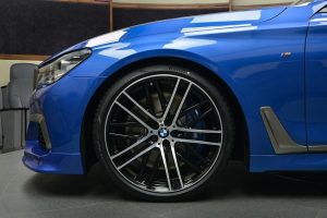 Ειδική παραγγελία BMW M760Li στο Άμπου Ντάμπι