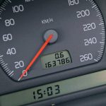 Πώς να ελέγξετε εάν το μεταχειρισμένο έχει γυρισμένα χιλιόμετρα