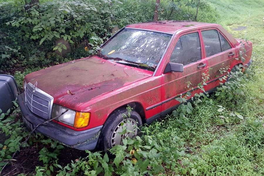 Παρατημένη Mercedes 190E έγινε σαν καινούργια (+video)