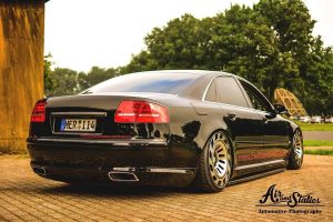 Ένα Audi A8 2ης γενιάς πραγματικό… τούμπανο!
