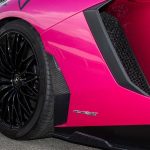 Βελτιωμένη Lamborghini Aventador SV είναι φωτιά στα… ροζ!