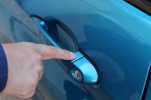 Δεν θα πιστεύεις τι κάνουν αυτές οι γραμμές στην χειρολαβή! (+video)