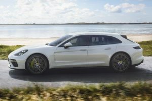 Νέα Porsche Panamera Turbo S E-Hybrid Sport Turismo με 680 «πράσινα» άλογα