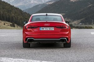 Νέα ελαφρωμένα Audi RS 4 και RS 5 Carbon