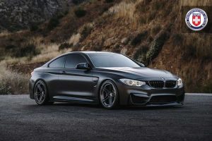 BMW M4… μαύρη μαγεία!