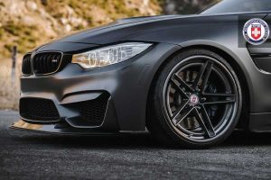 BMW M4… μαύρη μαγεία!