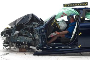 Η Alfa Romeo Giulia «βασανίζεται» από τον IIHS (+videos)