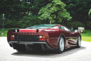 Εξαιρετικά σπάνια Jaguar XJ220 έπιασε τρελά λεφτά