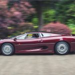 Εξαιρετικά σπάνια Jaguar XJ220 έπιασε τρελά λεφτά