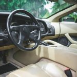 Εξαιρετικά σπάνια Jaguar XJ220 έπιασε τρελά λεφτά