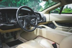 Εξαιρετικά σπάνια Jaguar XJ220 έπιασε τρελά λεφτά