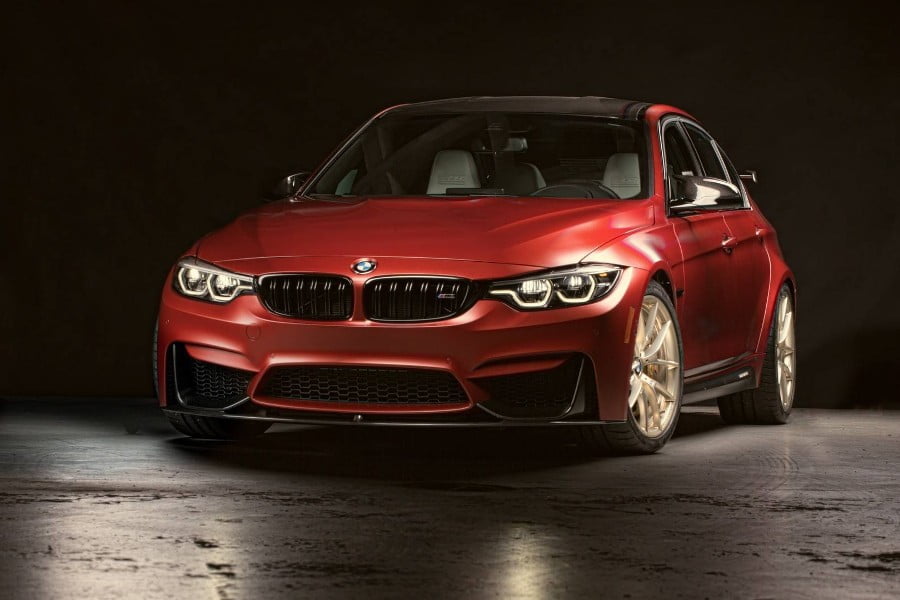 Επετειακή BMW M3 με πατριωτικό εσωτερικό