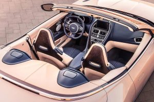 Νέα Aston Martin DB11 Volante με μοτέρ Mercede-AMG (+video)