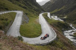 Περνώντας τις Άλπεις με μία Red Bull (+video)