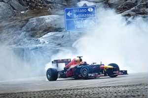 Περνώντας τις Άλπεις με μία Red Bull (+video)