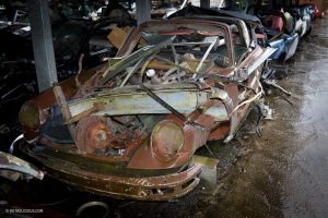 Porsche, Ferrari και άλλα supercars σαπίζουν σε κέντρο ανακύκλωσης