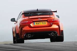 Η Jaguar XE SV Project 8 κέρδισε την Alfa Romeo Giulia Quadrifoglio (+video)