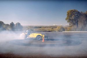Παγκόσμιο ρεκόρ donuts από την Caterham (+videos)