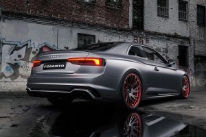 Υπέροχο Audi RS5 διαφέρει στις λεπτομέρειες