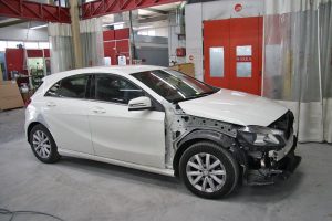 Γυάλισμα φαναριών Mercedes και προσφορές σε μικροεπισκευές