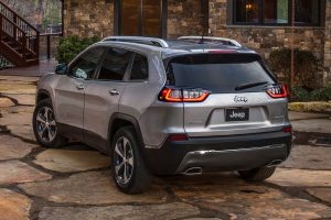 Πρώτες φωτογραφίες του ανανεωμένου Jeep Cherokee