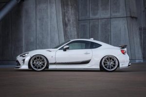 Βελτιωμένο Toyota GT 86 με τρελό κάμπερ