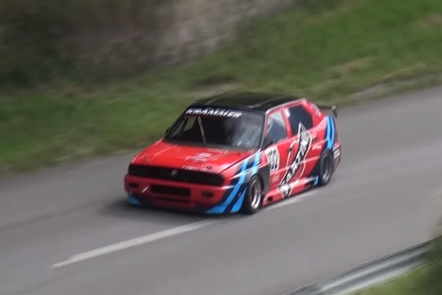 Αυτή η Alfa Romeo 33 ουρλιάζει στις 9.800 σ.α.λ. (+video)