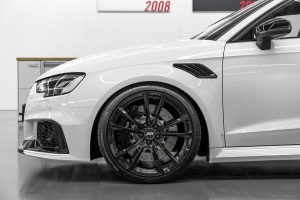 Ακαταμάχητο Audi RS 3 Sportback με 500 άλογα!