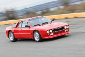 Σπανιότατη Lancia 037 Stradale ξεπέρασε τις 350.000 ευρώ