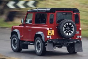 Το Land Rover Defender επιστρέφει με 405 άλογα!