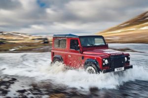 Το Land Rover Defender επιστρέφει με 405 άλογα!