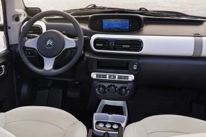 Το ηλεκτρικό Citroen που το πλένεις μέσα έξω με λάστιχο