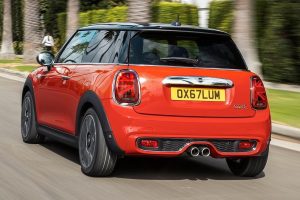 Ανανέωση για τα MINI Hatch και Convertible με καινούργια κιβώτια