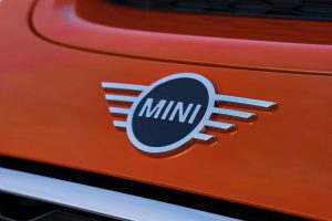 Ανανέωση για τα MINI Hatch και Convertible με καινούργια κιβώτια